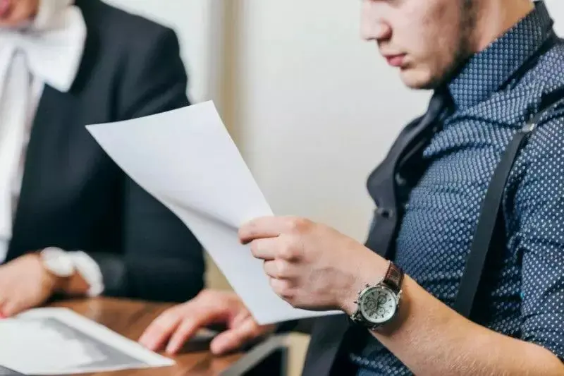 zdjęcie wyróżniające ZUS w górę. W 2027 r. przedsiębiorcy zapłacą ponad 2 tys. zł miesięcznie