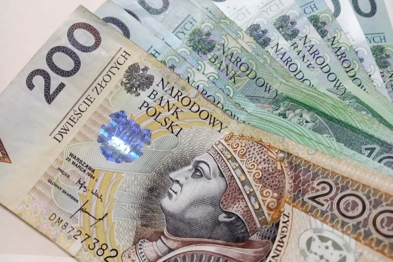 Śląskie: 144 mln postojowego. Dzisiaj kolejna transza wypłaty