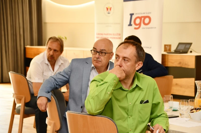 Transgraniczne centrum biznesowe na tapecie