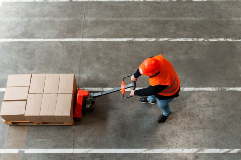W branży logistycznej i produkcyjnej brakuje pracowników