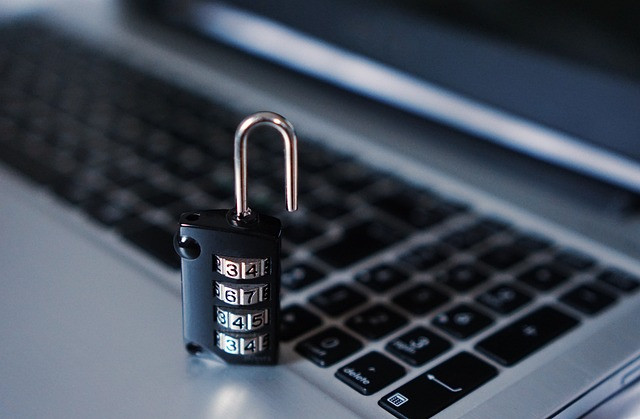 Słabe hasło łatwym łupem hackerów. Poznaj kluczowe zasady tworzenia silnego hasła