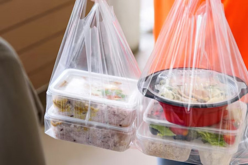 Dzień bez Opakowań Foliowych. Jak Polska zaczęła walkę z plastikiem