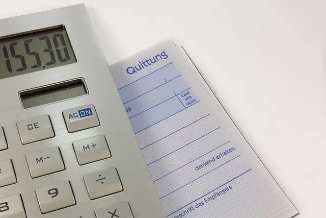 Zwolnienie z KSeF przy niskiej sprzedaży w 2026 roku. Jakie warunki?