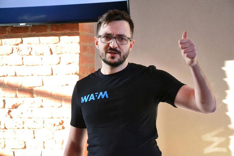 Butelkomat i konsola w jednym? Urządzenie WAAM zaprezentowane w Raciborzu