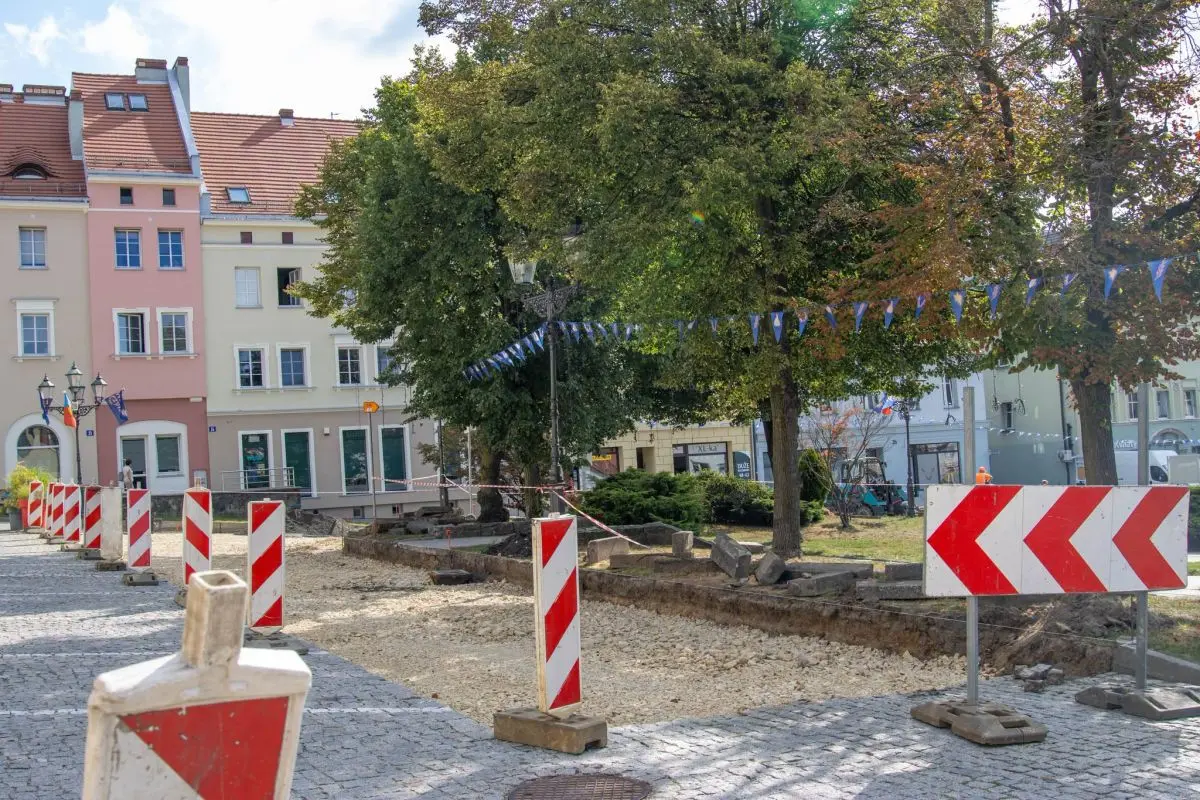 Nowa nawierzchnia, zieleń i multimedialna makieta. Tak zmieni się wodzisławski rynek